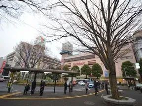 武蔵境駅北口5番乗り場より関東バス境<br>12系統に乗車
