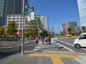 信号を渡ります