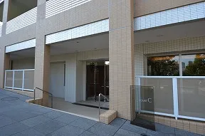COURT-Cエントランス