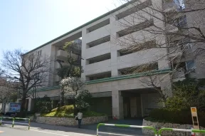 前面道路、北側から見た外観