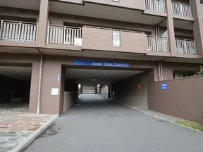 駐車場エントランス