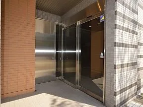 自転車置場専用エントランス