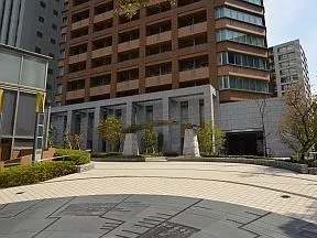 ナレッシプレートとエントランスゲート