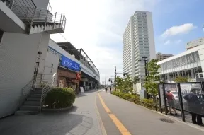 左折し直進します