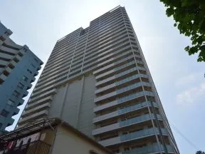 東側からの外観