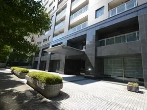重厚感のある低層部