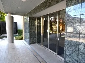 イーストエントランス