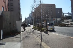 音羽通りをまっすぐ進みます。