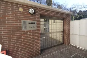 駐輪場・バイク置き場エントランス