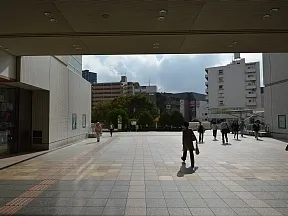 相模大野駅の南口を出ます。