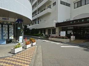 相模大野病院の突き当りを左に曲がりま<br>す。
