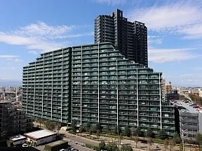 南東側からの全景