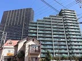 西側からの外観(全景)