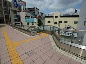道なりに進み地上に降ります