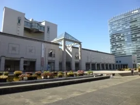 横浜美術館