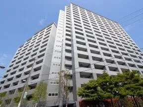 ﾘﾊﾞｰｻｲﾄﾞ棟・南西側からの外観