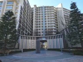 エントランスゲート前