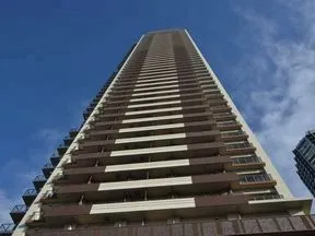西側より
