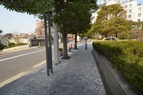 そのまま道なりに直進