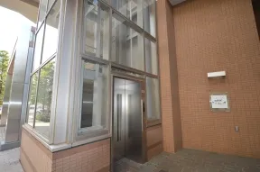 北側シースルーエレベーター