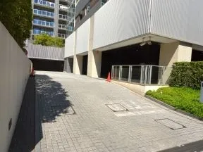 車出入口