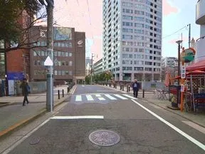 行人坂を抜け、太鼓橋へ