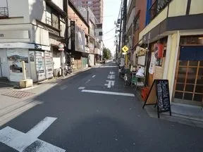 左折後、直進し4つ目の角を右折