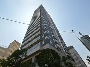 東側からの外観 