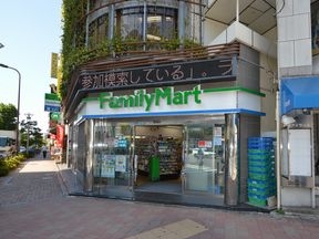 Family　Mart　目黒駅北店