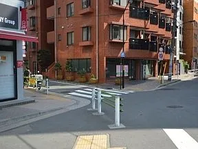 橋を渡った五差路を左方面に進む