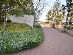 マンション入口からのアプローチ