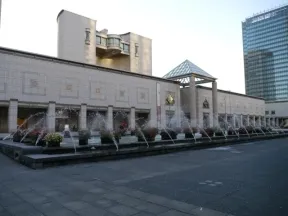 横浜美術館