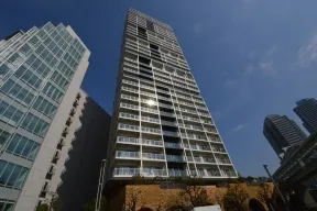 建物南西側から