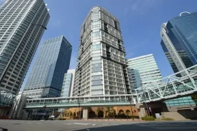 建物南東側から