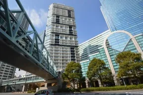 建物北東側から