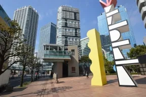 建物東側から