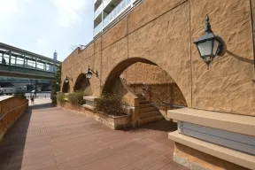建物南側スロープ