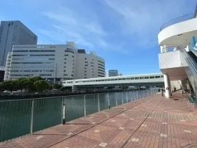 ２階テラスから横浜駅方面