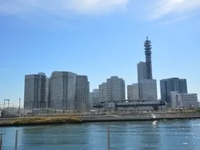 みなとみらい方面（ポートサイド公園より<br>）