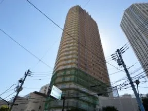 東側からの外観