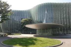 国立新美術館