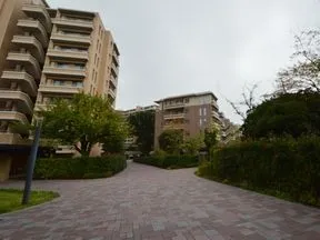 グランドゲートから見た敷地内