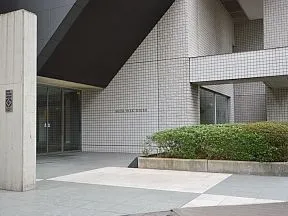東側エントランス