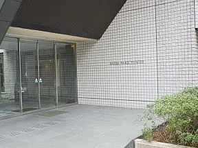 東側エントランス