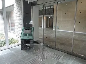 東側エントランスオートロック