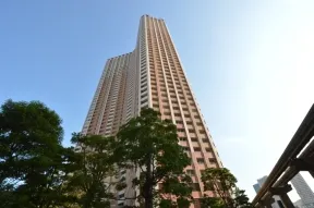 敷地入口からの外観