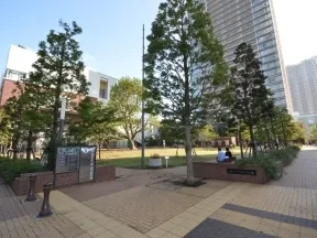 プラタナス広場