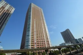 建物北側（田町駅方面）からの外観