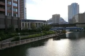 エアタワー付近の運河沿い