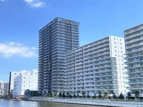 京浜運河から見た外観